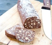 Salame dolce di biscotti e cioccolato