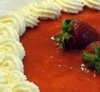 Torta con fragole e panna