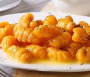 gnocchi-di-zucca-con-salsiccia-e-rosmarino