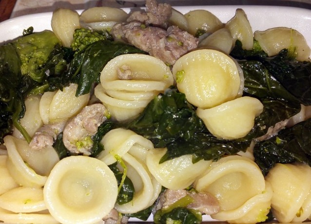 Orecchiette con salsiccia e cime di rapa